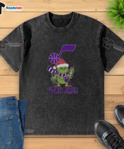 Happy Utah Jazz Christmas Grinch Santa Hat Holiday 2025 T-Shirt - Image 6