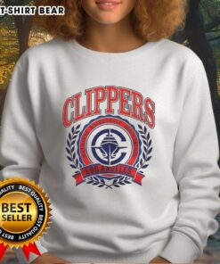 Vintage Los Angeles Clippers NBA logo sweatshirt showcasing retro style and team spirit for basketball fans.