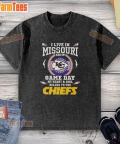 Kansas City Chiefs washed t-shirt for game day, showcasing pride for Missouri fans and team spirit.