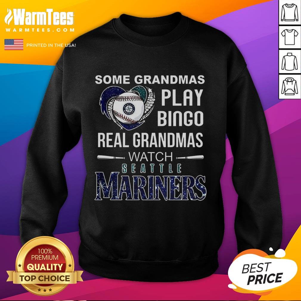 nice-some-grandmas-play-bingo-real-grandmas-watch-seattle-mariners-baseball-diamond-heart-sweatshirt Grandmas in Seattle Mariners baseball sweatshirts enjoying a game, showcasing love for baseball and family fun.