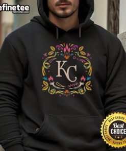 Alt Text: Official Kansas City Royals Dia de los Muertos MLB celebration hoodie featuring vibrant designs and team logo.