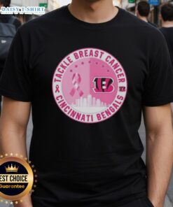 Official Tackle Breast Cancer Cincinnati Bengals Football Skyline T-Shirt featuring team logo and skyline design.