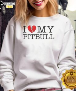 Cozy 'I Love My Pitbull' heart sweatshirt featuring a stylish design, perfect for dog lovers and pitbull enthusiasts.