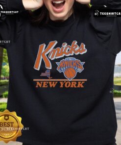 Vintage Original New York Knicks Fly By Sweatshirt featuring classic logo and retro design for basketball fans.