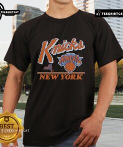 Original New York Knicks Fly By Vintage T-Shirt featuring classic logo and retro design for basketball fans.