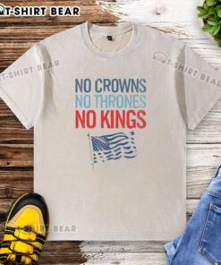 Original No Crowns No Thrones No Kings America Washed T-Shirt featuring a stylish graphic design, perfect for casual wear.