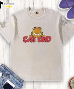 Premium Cat Dad washed t-shirt featuring a stylish design for proud cat owners, perfect for casual wear.