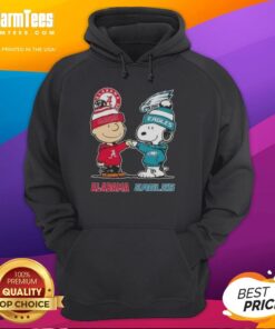 Alt Text: Premium Charlie Brown and Snoopy Alabama Crimson Tide x Philadelphia Eagles hoodie featuring vibrant team colors.