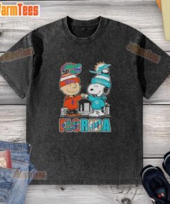 Premium Charlie Brown and Snoopy Florida Gators Miami Dolphins skyline washed t-shirt, perfect for sports fans.
