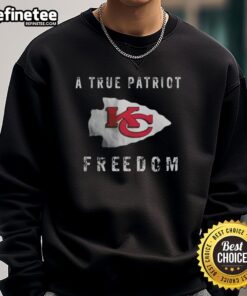 Alt Text: Premium Kansas City Chiefs Football sweatshirt, featuring a patriot design, perfect for fans celebrating freedom.