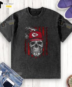 Premium Kansas City Chiefs NFL skull t-shirt featuring an American flag design for football lovers.