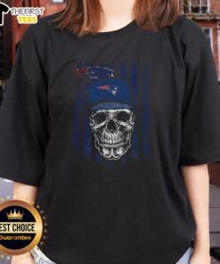 Alt Text: Premium New England Patriots NFL skull tee featuring the American flag, perfect for football lovers and ladies.