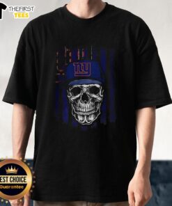 Premium New York Giants NFL Skull American Flag T-Shirt for football lovers, featuring bold graphics and a comfortable fit.