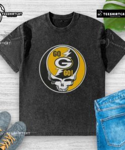Alt Text: Premium NFL Green Bay Packers Grateful Dead Stealie washed t-shirt featuring vibrant graphics and a comfortable fit.