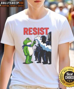 Premium Portland Frog T-Shirt featuring a funny protest design, perfect for trending fashion and resistance movements.