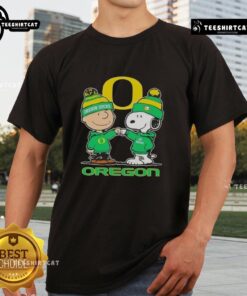 Premium Snoopy and Charlie Brown Oregon Ducks football skyline T-shirt featuring vibrant graphics and a stylish design.