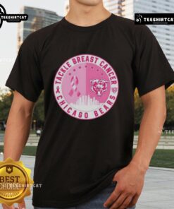 Premium Tackle Breast Cancer Chicago Bears Football Skyline T-Shirt featuring team logo and city skyline design.