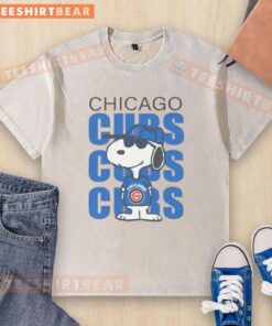 Alt Text: Pretty Carousell Chicago Cubs Snoopy washed t-shirt featuring Snoopy in Cubs gear, perfect for baseball fans.