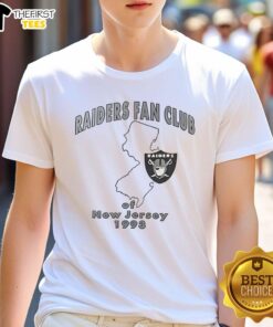 Vintage 1993 Pretty Raiders Fan Club of New Jersey T-shirt for football lovers, showcasing team pride and classic design.