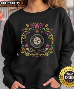 Alt Text: Pretty Seattle Mariners Dia de los Muertos MLB celebration sweatshirt featuring vibrant designs and festive colors.