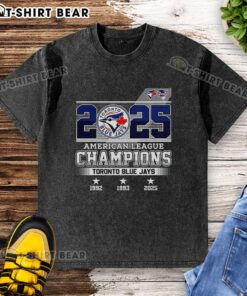 Vintage 1992-1993 Toronto Blue Jays Baseball Champions washed t-shirt, perfect for fans of the American League team.