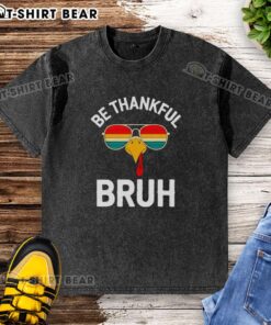 Stylish boys' washed t-shirt featuring 'Be Thankful Bruh' and a turkey design for Thanksgiving celebrations.