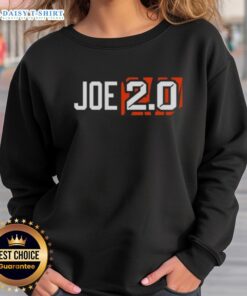 Top Joe 2.0 Tiger Sweatshirt featuring a vibrant tiger graphic, perfect for casual and trendy outfits.