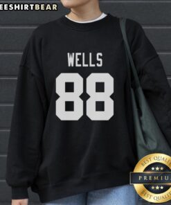 Top New York Giants Juice Wells 88 sweatshirt featuring bold team colors and logo, perfect for fans and casual wear.