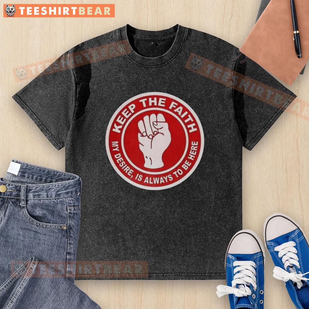Top Nottingham Forest Keep The Faith Washed T Shirt Alt Text: Top Nottingham Forest Keep The Faith Washed T-Shirt displayed on a hanger, showcasing its vibrant design and soft fabric.