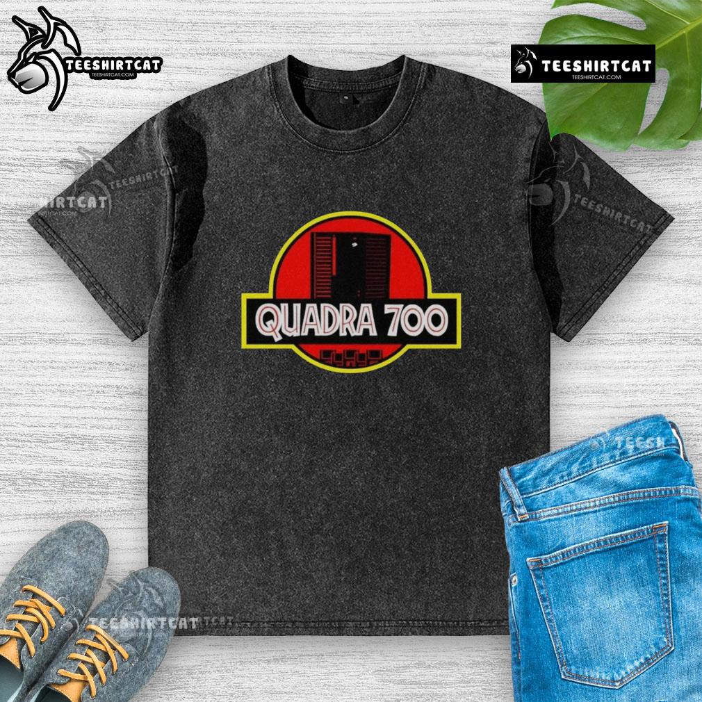 Top Quadra 700 X Jurassic Park Washed T Shirt Top Quadra 700 X Jurassic Park washed t-shirt featuring iconic dinosaur graphics for fans of the classic movie.