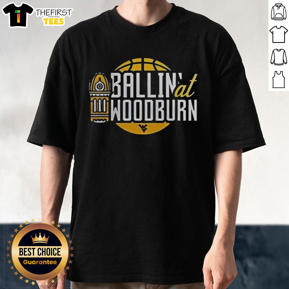 top-wvu-basketball-ballin-at-woodburn-t-shirt-1 Alt Text: Top WVU Basketball Ballin' at Woodburn T-Shirt featuring vibrant graphics for fans and supporters of WVU sports.