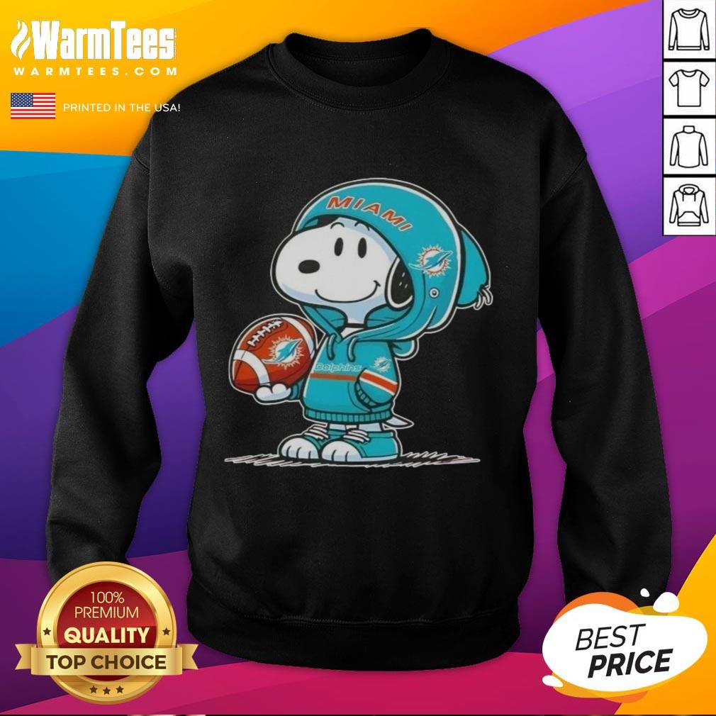 awesome-peanuts-snoopy-wearing-hoodie-miami-dolphins-and-smilling-at-fans-sweatshirt Snoopy in a hoodie celebrates Miami Dolphins fans, showcasing the Awesome Peanuts sweatshirt design.