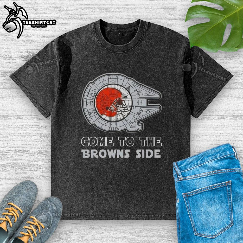 awesome-star-wars-come-to-the-cleveland-browns-side-washed-t-shirt Alt Text: Awesome Star Wars Cleveland Browns side washed t-shirt featuring a unique design for fans of both franchises.