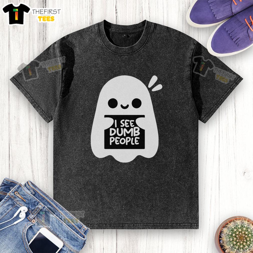 cute-ghost-i-see-dumb-people-washed-t-shirt Cute ghost graphic on a 'I See Dumb People' washed t-shirt, perfect for Halloween or casual wear.