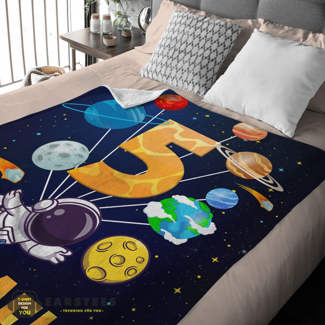 good-cute-astronaut-catching-moon-cartoon-blanket-fleece-customized-blanket-mk-02 Good Cute Astronaut Catching Moon Cartoon Blanket Fleece Customized Blanket - Image 2
