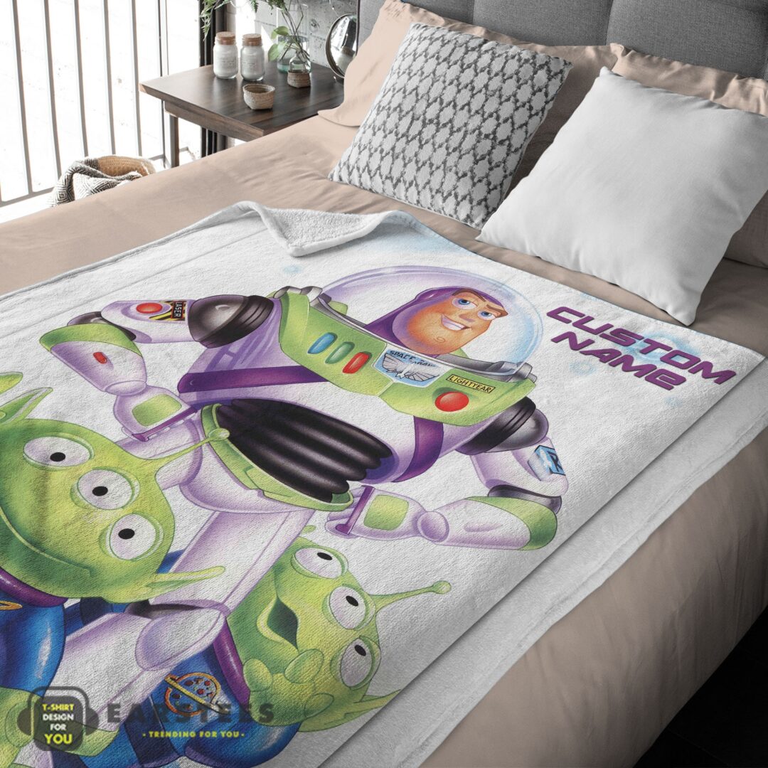 good-disney-pixar-buzz-lightyear-and-the-little-green-men-fleece-customized-blanket-mk-03 Good Disney Pixar Buzz Lightyear And The Little Green Men Fleece Customized Blanket - Image 2