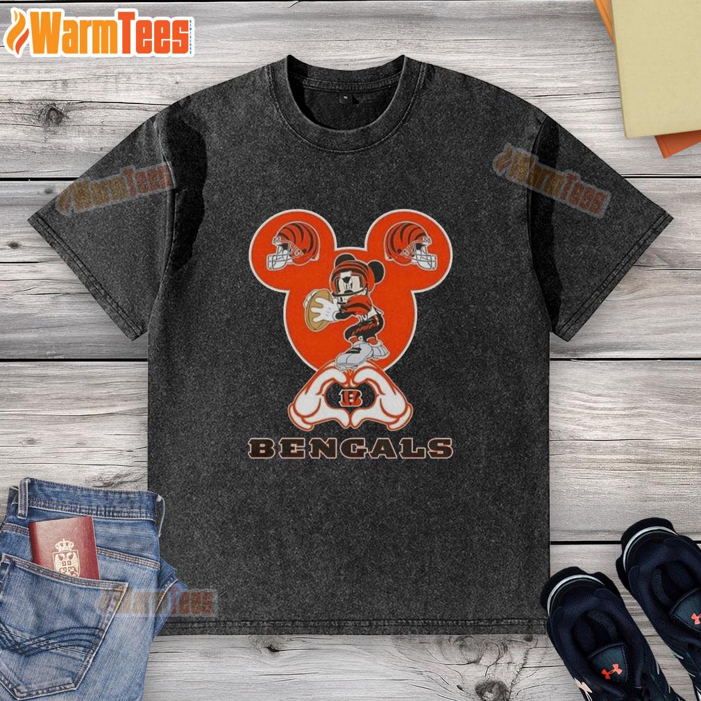 good-mickey-hands-heart-cincinnati-bengals-football-washed-t-shirt Good Mickey hands heart graphic on Cincinnati Bengals football washed t-shirt for fans and casual wear.