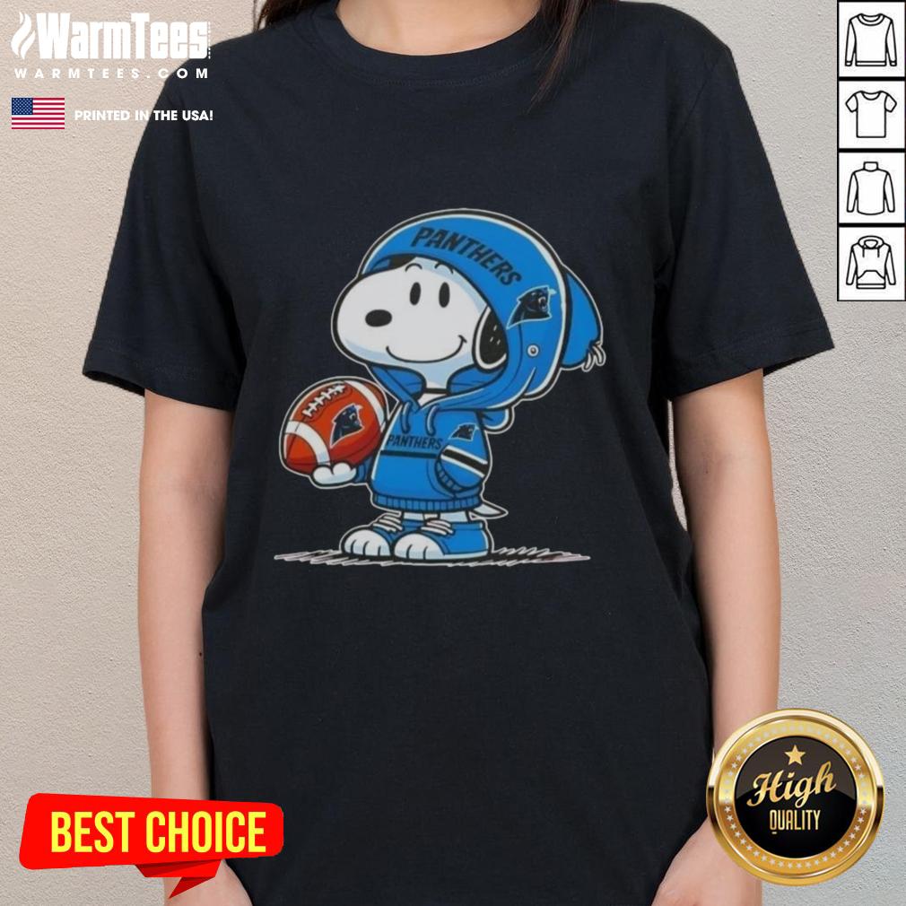 good-peanuts-snoopy-wearing-hoodie-carolina-panthers-and-smilling-at-fans-ladies-tee Alt Text: Snoopy in a Carolina Panthers hoodie smiles at fans on a ladies tee featuring good peanuts design.