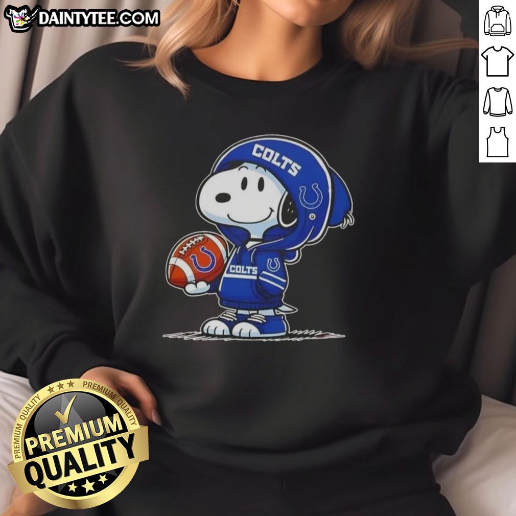 happy-peanuts-snoopy-wearing-hoodie-indianapolis-colts-and-smilling-at-fans-sweatshirt Alt Text: Happy Peanuts Snoopy wearing an Indianapolis Colts hoodie, smiling at fans while showcasing his sweatshirt.