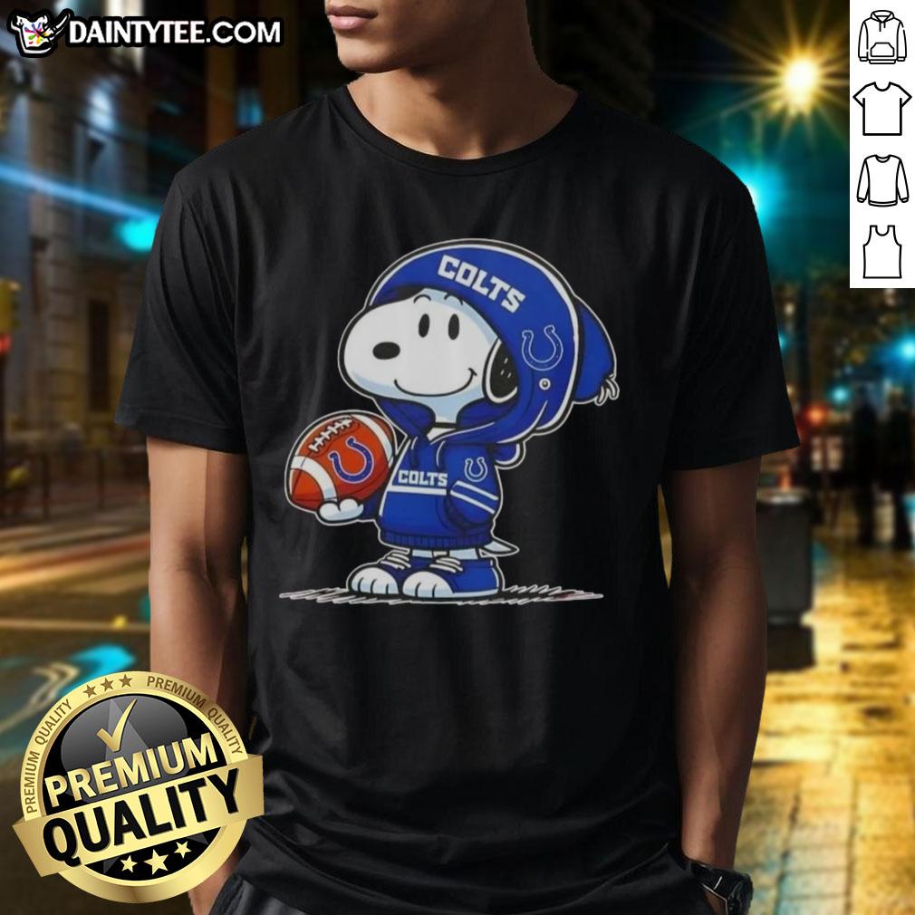 happy-peanuts-snoopy-wearing-hoodie-indianapolis-colts-and-smilling-at-fans-t-shirt Alt Text: Happy Peanuts Snoopy in a hoodie, smiling at fans on an Indianapolis Colts T-shirt, perfect for NFL enthusiasts.