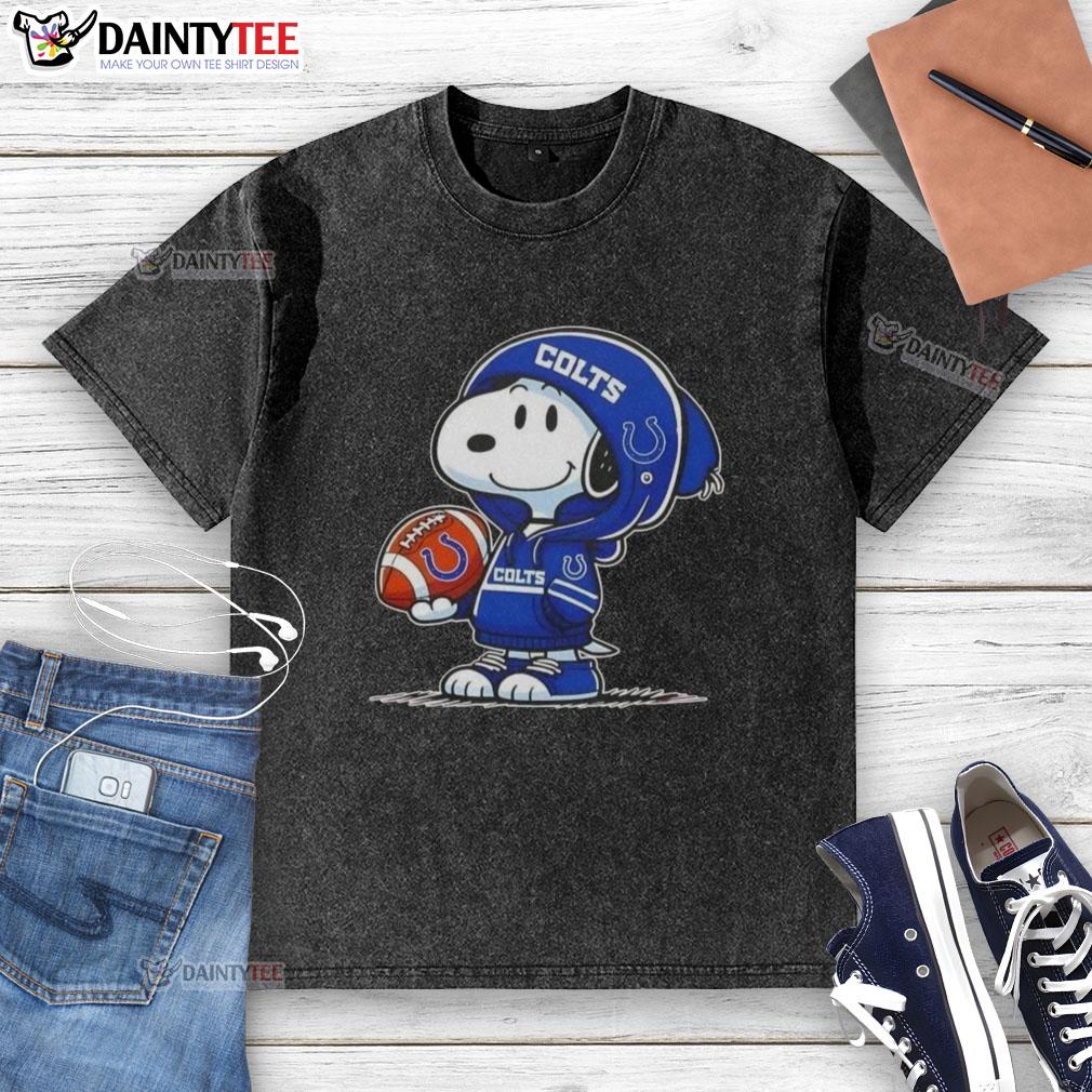 happy-peanuts-snoopy-wearing-hoodie-indianapolis-colts-and-smilling-at-fans-washed-t-shirt Happy Peanuts Snoopy in an Indianapolis Colts hoodie smiles at fans, showcasing his stylish washed t-shirt.