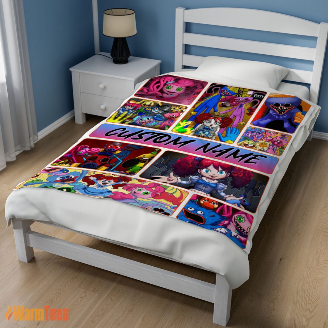 happy-poppy-playtime-miss-poppy-with-friends-horror-blanket-fleece-customized-blanket-mk-02 Happy Poppy Playtime Miss Poppy With Friends Horror Blanket Fleece Customized Blanket - Image 3