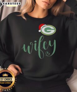 Happy Wifey Green Bay Packers sweatshirt with Santa hat, perfect for a Merry Christmas celebration.
