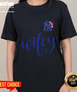 Happy Wifey New York Yankees Santa Hat Merry Christmas Ladies Tee, perfect for festive baseball fans celebrating the holidays.