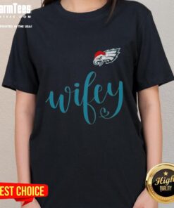 Happy Wifey Philadelphia Eagles Santa Hat Merry Christmas Ladies Tee, perfect for holiday cheer and football fans.