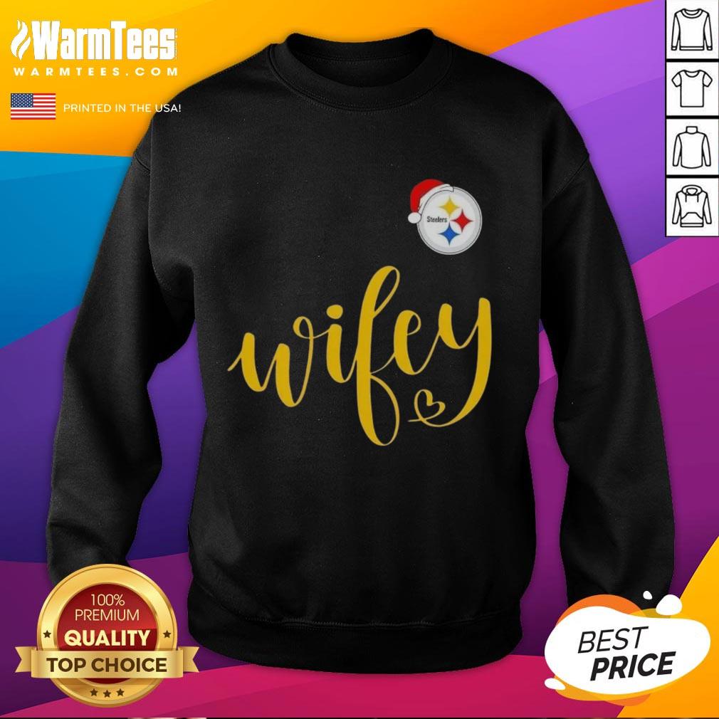 happy-wifey-pittsburgh-steelers-santa-hat-merry-christmas-sweatshirt Happy wifey in a Pittsburgh Steelers sweatshirt and Santa hat, celebrating Merry Christmas cheerfully.