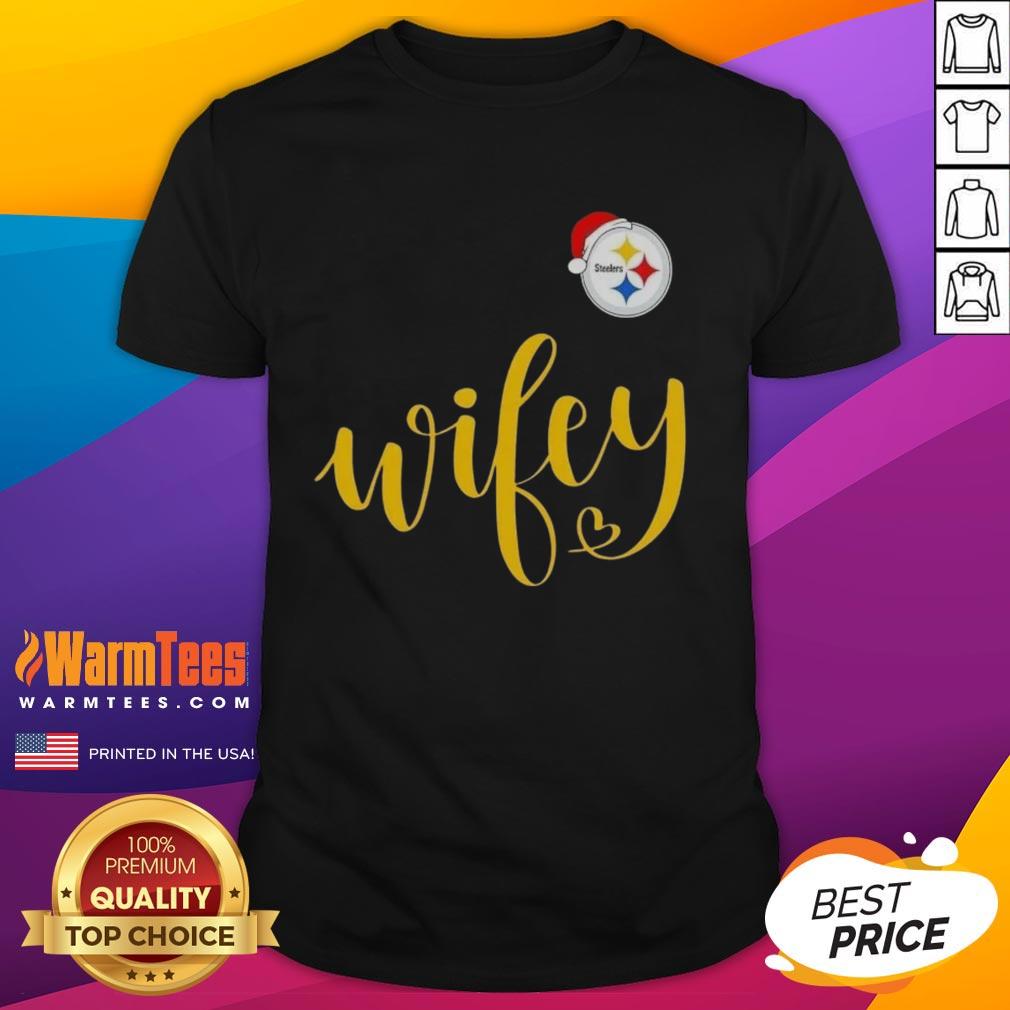 happy-wifey-pittsburgh-steelers-santa-hat-merry-christmas-t-shirt Happy Wifey Pittsburgh Steelers Santa Hat Merry Christmas T-Shirt design featuring festive graphics and team spirit.