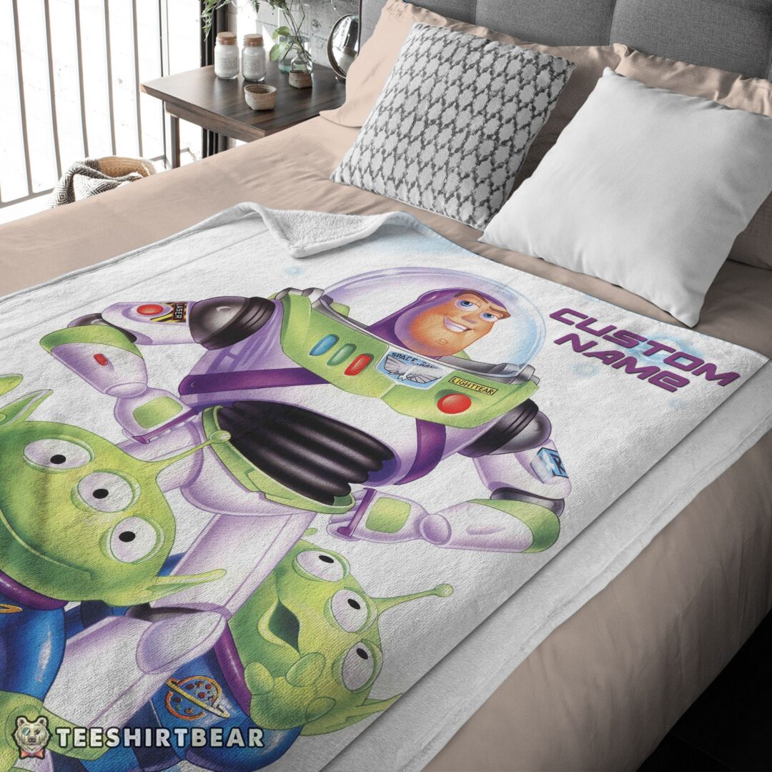 hot-disney-pixar-buzz-lightyear-and-the-little-green-men-fleece-customized-blanket-mk-03 Hot Disney Pixar Buzz Lightyear And The Little Green Men Fleece Customized Blanket - Image 4