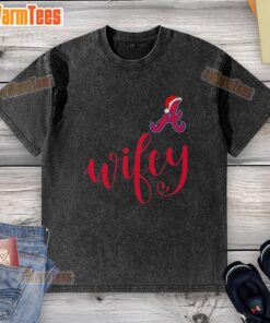 Hot Wifey Atlanta Braves Santa Hat Merry Christmas washed t-shirt, perfect for holiday sports fans and festive celebrations.