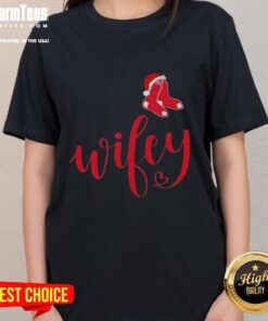 Hot Wifey Boston Red Sox Santa Hat Merry Christmas Ladies Tee, perfect for festive fans celebrating the holidays.
